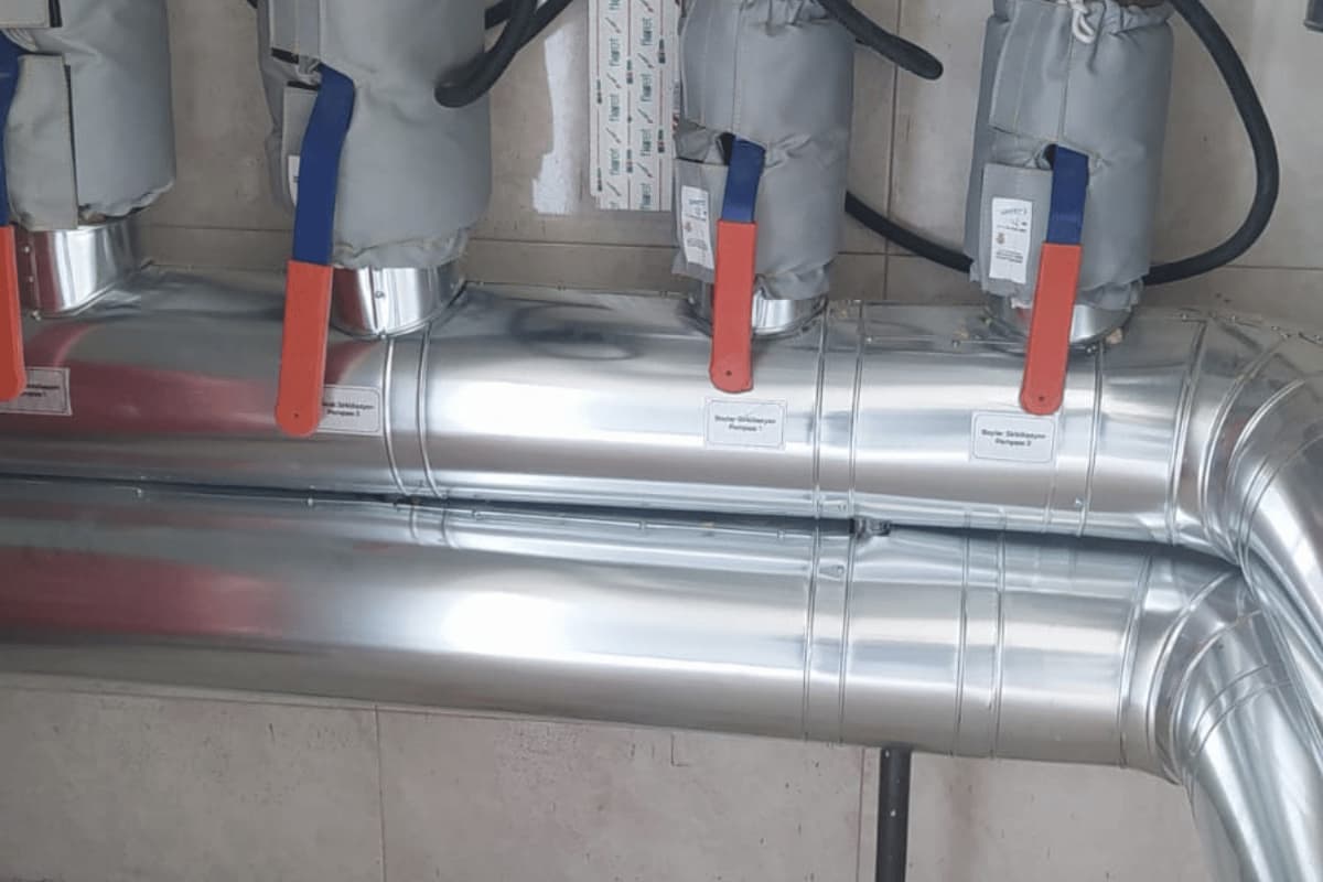 Bor Niğde Ferbis İlaç Fabrikasında boru izolasyonu sac kaplama ve vana ceketi uygulaması