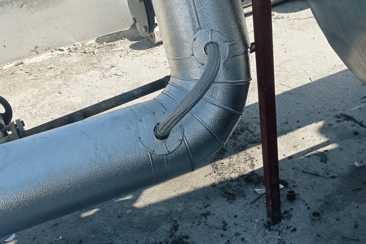 Mersin Akdeniz'deki Menta Tarım İlaçları tesisinde yapılan boru ve sac kaplama izolasyonu ile özel üretim vana ceketi uygulaması.