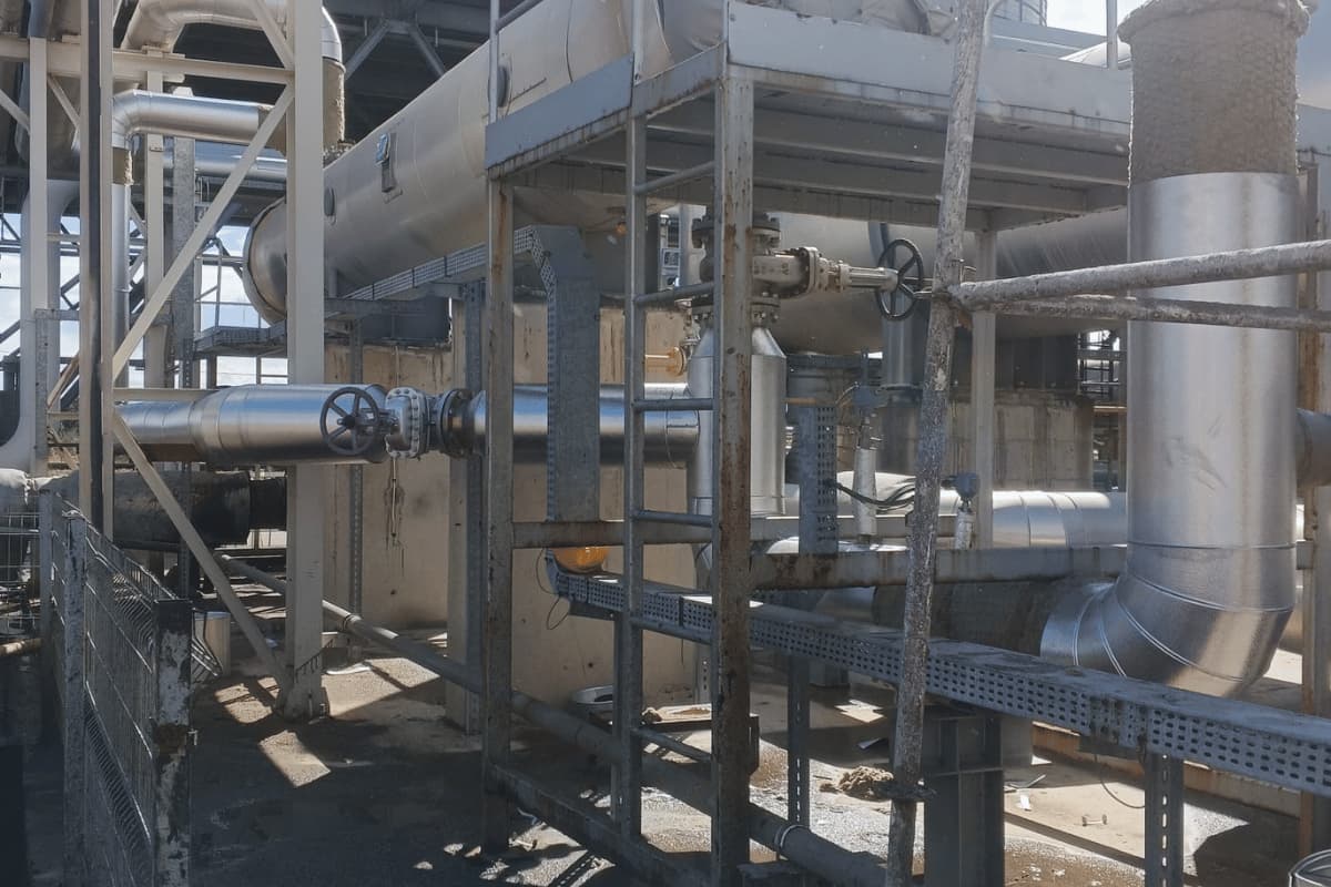 Niğde Niğtaş tesisinde taş yünü boru izolasyonu ve alüminyum sac tank kaplama uygulaması